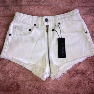 🔥NWT LF Carmar zip up high waisted white shorts
